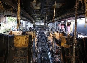 수원, 시동 켜둔 차고지 주차 버스서 불...인명피해 없어