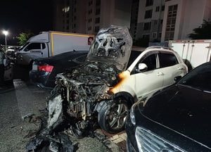 남양주시 주택가서 주차 중이던 차량에 불, 인명피해 없어