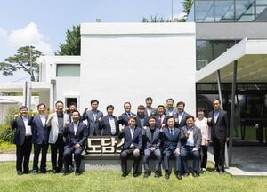“道발전·환경·기후문제 대응 적극 협력하자”...김동연 지사, 도의회 도시환경委 오찬 간담회