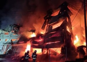 남양주 수동면 의류보관창고서 새벽 불...인명피해 없어
