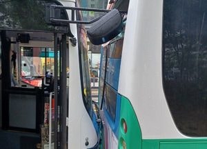 부천 옥길동서 시내버스끼리 추돌...승객 2명 부상