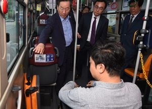 ​​​​​​​취임 2년 차 첫날 새벽, 버스 차고지로 간 유정복 시장...시민 불편 없는 시정 의지 반영한 듯