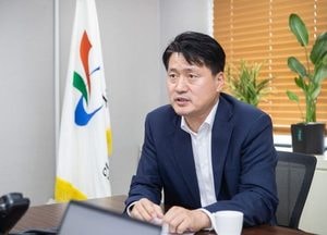 [인터뷰] 강범석 인천 서구청장 “모든 구민이 꿈꾸고 예술·문학이 살아 숨 쉬는 ‘행복도시’ 만들 것”