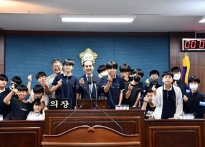 인천남중 17명 미추홀구의회서 모의의회 직접 체험