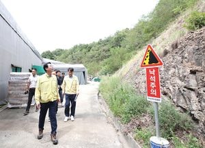 정명근 화성시장, 태풍 ‘카눈’ 대비 하천변 산책로·급경사지 현장 점검