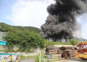 포천 내촌면 원사 보관 창고서 불, 1억9천만원 재산피해