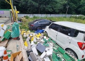 주유소 돌진 BMW 승용차량에, 주유 중이던 70대 운전자 ‘중상’
