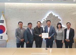 석호현 국힘 화성시병 위원장, 임태희 경기교육감에 '화산 1이고' 신설 및 화성교육지원청 봉담유치 건의