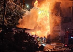 과천 주암동 3층짜리 건물서 불, 인명피해 없어