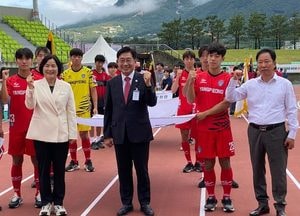 ‘제50회 양평군민의 날’ 축하하는 전진선 군수와 윤순옥 의장
