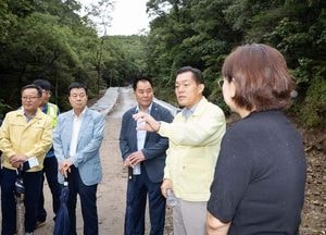 이재준 수원시장 '폭우 훼손' 광교산 통신대길...'등산객 핫플로' 탄생