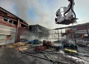 광주 도척면 식품제조공장서 새벽 불...외국인 근로자 8명 대피