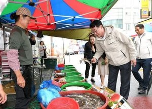 정명근 화성시장, 추석 명절 앞두고 남양시장 방문