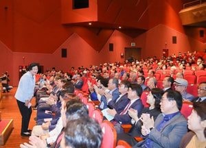 김경희 시장 "어르신들 모두 건강·행복하시길 기원"