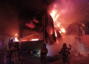 부천 오토바이 보관창고서 새벽 불, 7800만원 재산피해