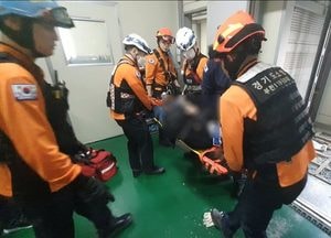 부천 공장 산업용 엘리베이터서 추락...50대 여성 중상