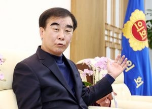 염종현 경기도의회 의장 ‘염종현 자치와 분권을 향한 기록’ 책 펴내