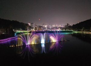 이천 설봉공원 호수 산책로 경관조명 설치...시민 볼거리 제공