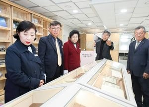시민 기록관 찾은, 김경희 이천시장 "소중한 삶·추억한 데 모으는 구심점 기대"