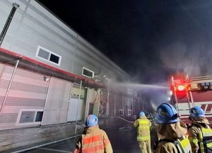 화성 육가공 공장에 불, 인명피해 없어