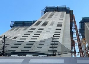 안양 오피스텔 신축공사장서 콘크리트 혼합물 떨어져 차량 7대 파손