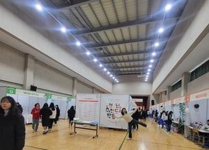 포천여중 '추천도서 박람회' 32개 부스 운영...‘큰 호응’