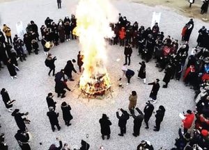 "이천시 해맞이 행사서 갑진년 청룡 기운 받아요" 새해 첫날 경기도자미술관 앞마당서 개최