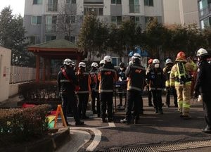 남양주 아파트 13층서 불, 방화 추정 20대 남성 추락사