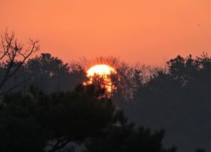 [내일의 날씨] 경기·인천(1일, 월)...해돋이는 구름사이로, 수도권 맑다가 흐려져