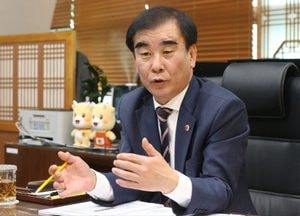 [인터뷰] 염종현 경기도의회 의장 “어려움 이겨낸 1400만 경기도민의 저력에 희망 있어”