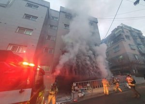부천시 송내동 빌라 주차차량서 불, 인명피해 없어