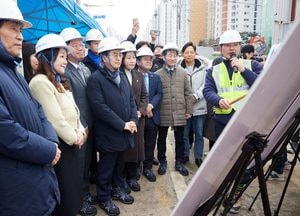 인덕원~동탄 복선전철 건설사업 착공현장 점검하는 '김동연 경기도지사'