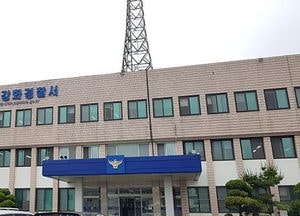 경찰, 흉기 휘두른 차량탈취범에 실탄 발사해 제압