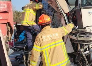 성남 백현동 경부고속도로서 버스 3중 추돌사고, 14명 부상