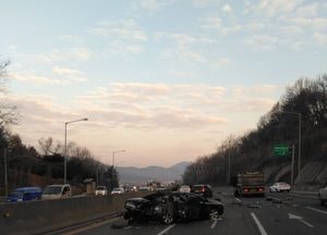 남양주 도로서 승용차 역주행 5중 충돌사고...60대 여성 중상