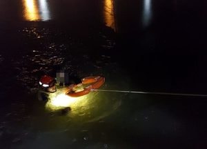 새벽, 의왕 왕송호수에 빠진 60대 여성 무사히 구조