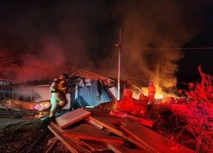 연천 군남면 돈사서 새벽 불, 돼지 약 1400여 마리 폐사