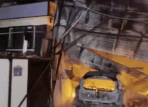 [영상] 연천 주택서 새벽 불...건물 5개 동, 승용차 2대 등 불타