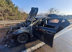 광명 일직동 제2경인고속도로서 승용차 불, 인명피해 없어