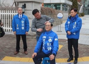 더불어민주당 하남시 갑·을 예비후보들 삭발식...추미애·김용만 전략공천 반발