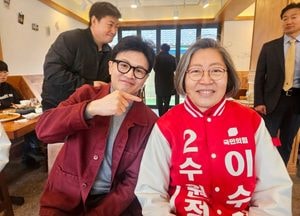 이수정 국민의힘 수원정 후보, 수원 찾은 한동훈 위원장과 거리유세...“3호선 연장·복합청사건립” 요청