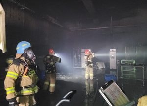 안성 정화장치 제작공장서 불, 1시간12분 만에 진화