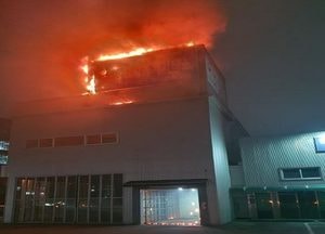화성 자동차정비소서 한밤 중 불, 인명피해 없어
