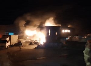 [영상] 안성 스펀지 제조 공장서 한밤 불, 인명피해 없어