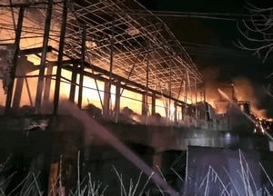 [영상] 고양 일산동구 휴지류 제조공장서 불, 인명피해 없어