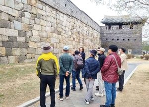 수원문화재단, 문화관광해설사와 함께하는 ‘수원화성 성곽 완주코스’ 운영