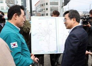 옥정~포천 철도 사업 현장 간 김동연 “포천 첫 철도 7호선 연장선, 경기북부 새 시대 열 것”