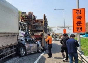 중부고속도로 하남IC 인근서 추돌사고...50대 남성 사망