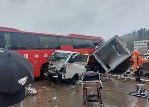 용인 영동고속도로 상행선서 3중 추돌사고...2명 중상