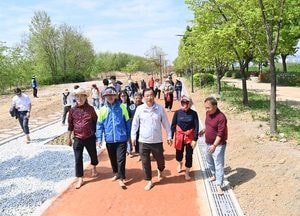 하남시,  한강보며 250m ‘명품 맨발길’ 걷는다...미사 한강 황톳길 이달 말 개장